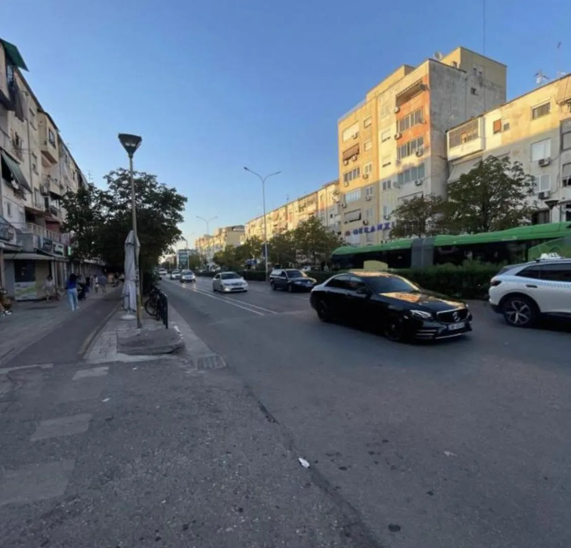 2 Bed-Room Flat In Center Of Tirana Apartamento